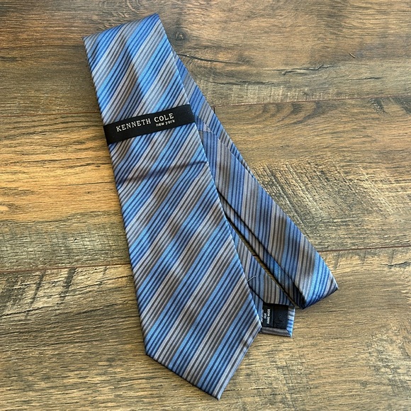 Kenneth Cole New York Silk Diagonal Pinstripe Blue and Gray Handmade Tie - Picture 1 of 4